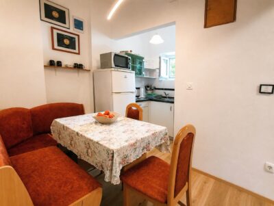 Apartman Carmen A2 – BLAGOVAONA-KUHINJA
