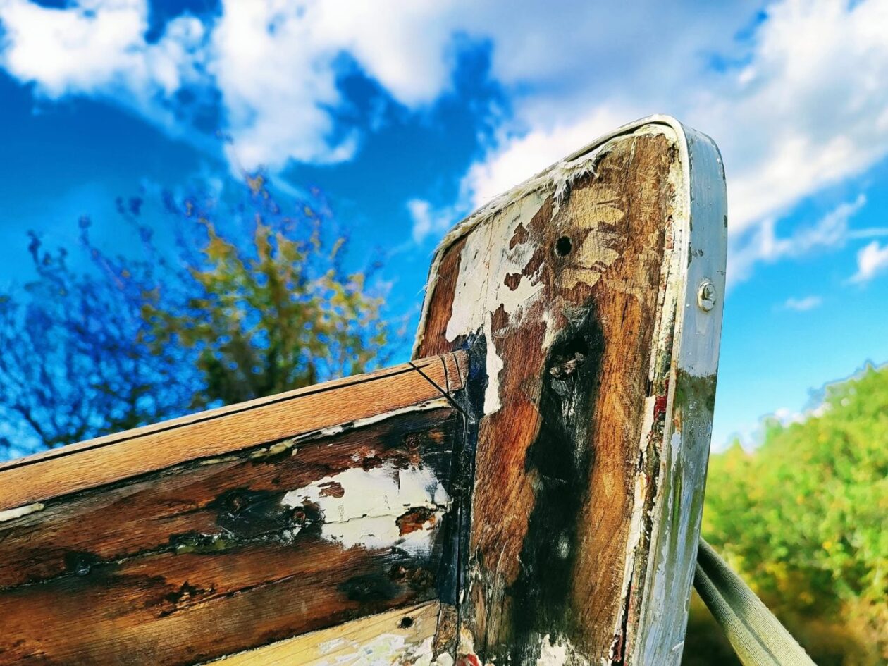 Trošni dio drvene barke prije obnove, obrt Leut